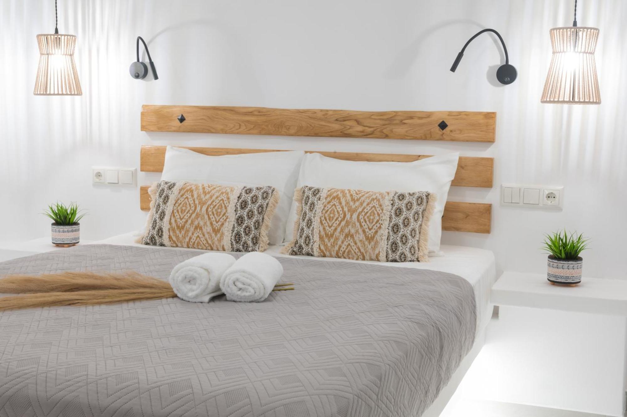 Petros Studios & Suites Naxos City Room photo