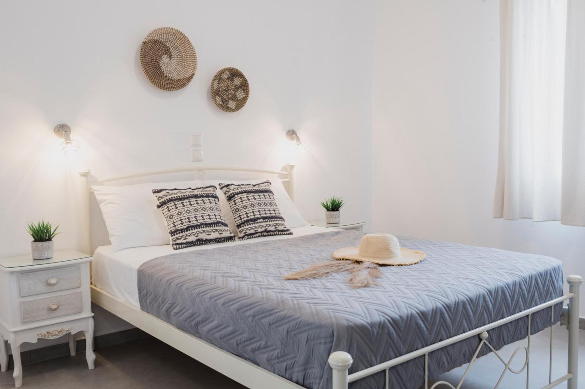 Petros Studios & Suites Naxos City Room photo