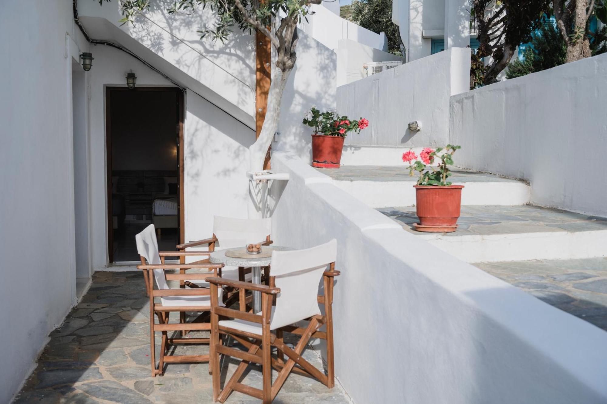 Petros Studios & Suites Naxos City Room photo