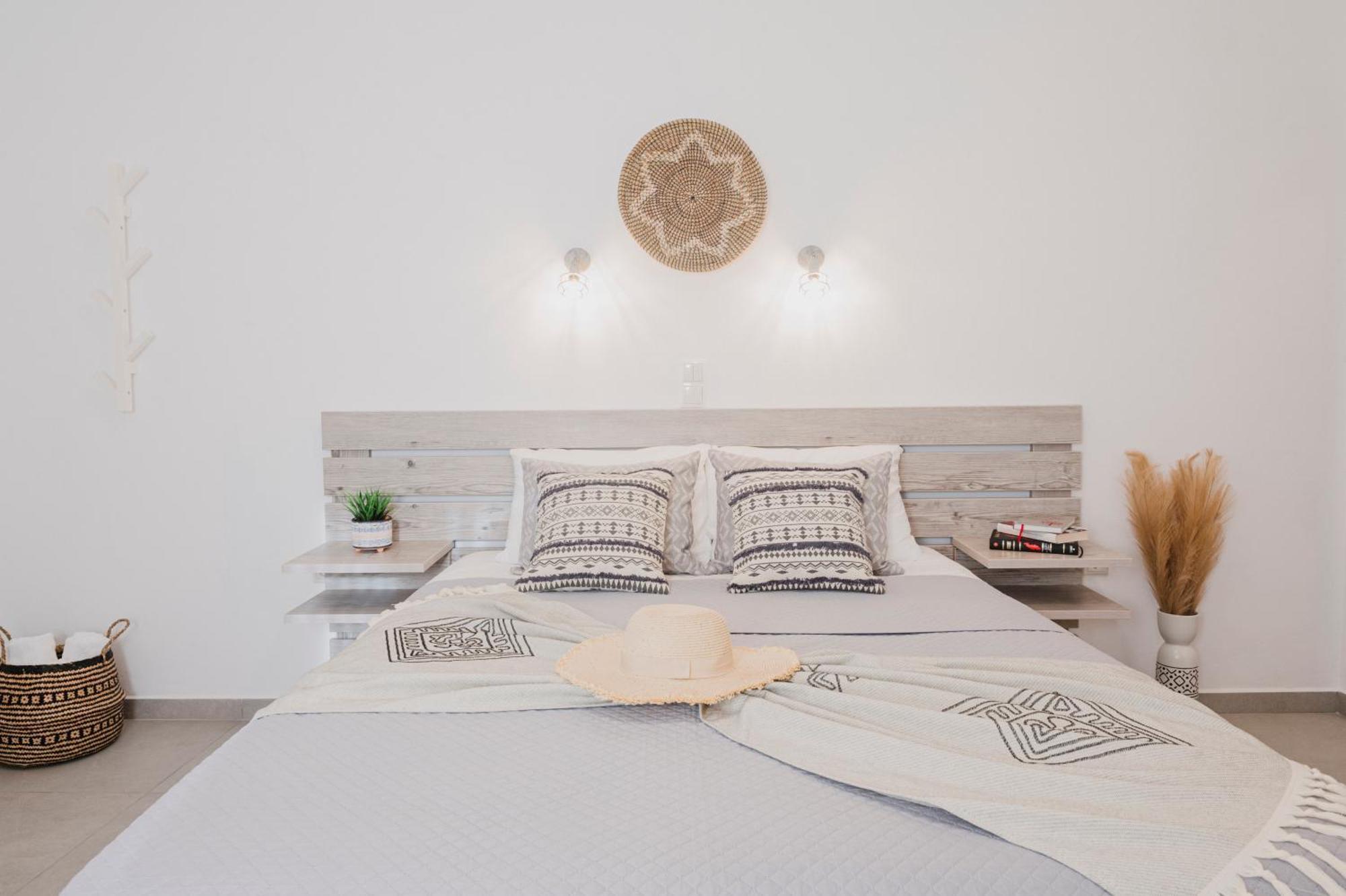 Petros Studios & Suites Naxos City Room photo