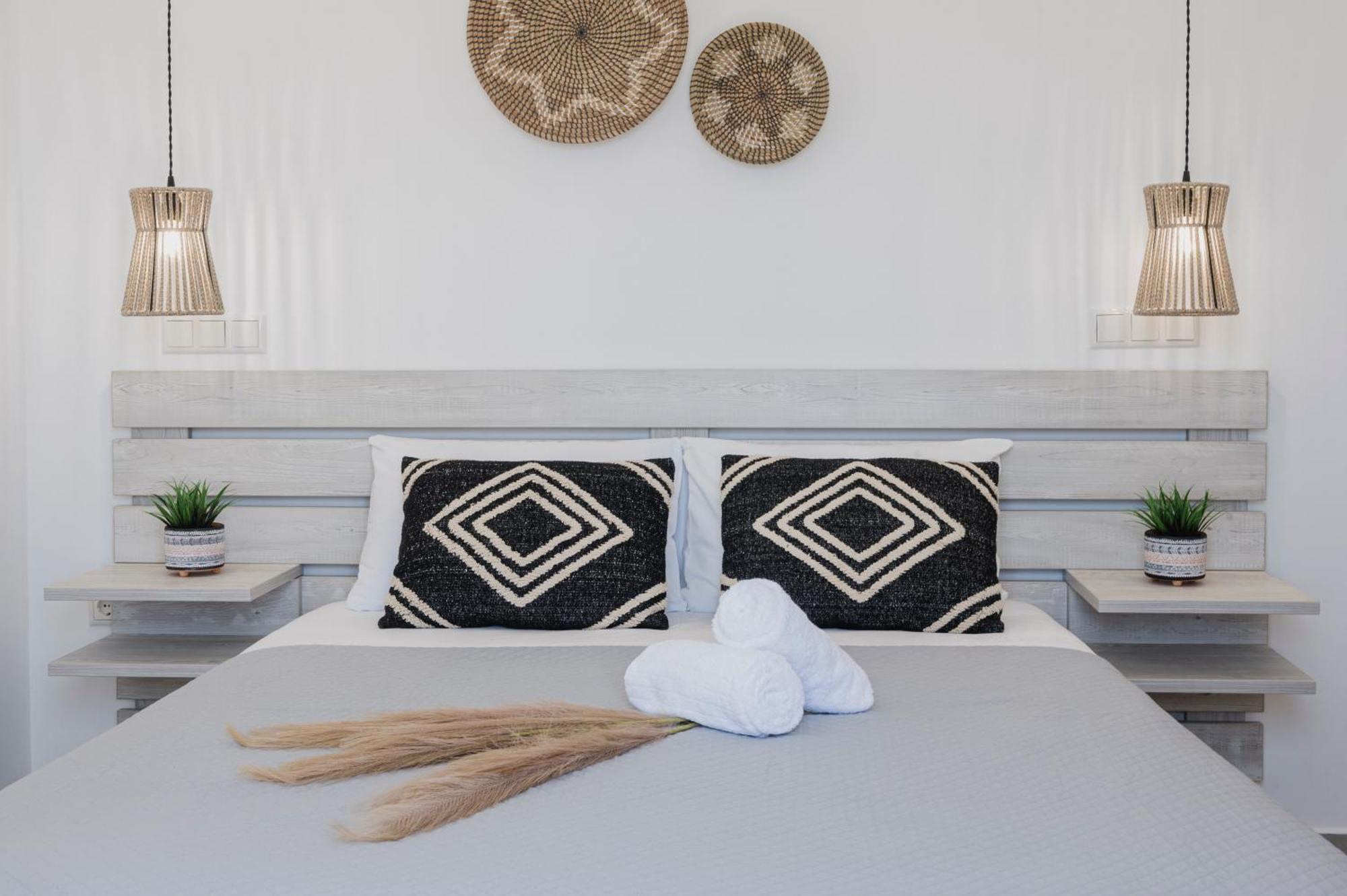 Petros Studios & Suites Naxos City Room photo