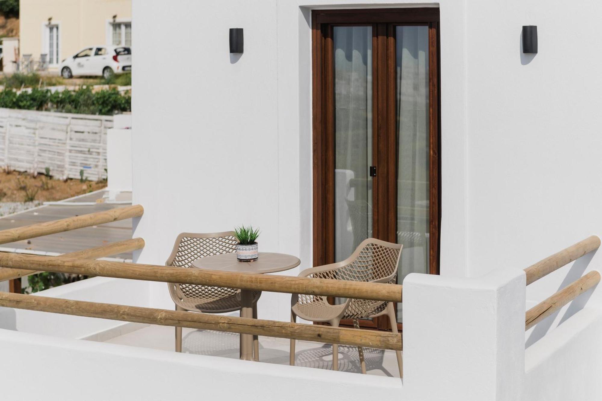 Petros Studios & Suites Naxos City Room photo